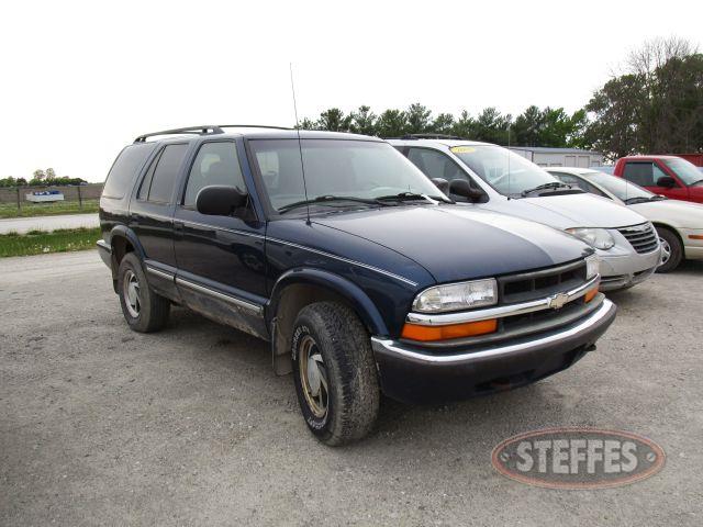 2000 Chevrolet Blazer LT_1.jpg